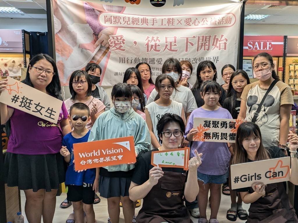 50位女孩收到心願禮物。