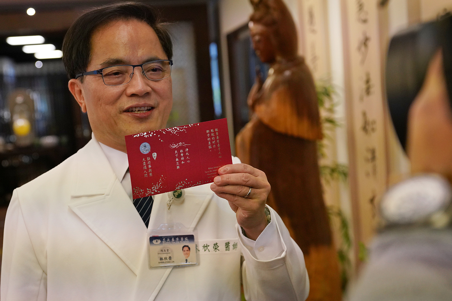 林欣榮院長提到，今年福慧紅包的主題是「勤行學與覺，大愛滿人間」。