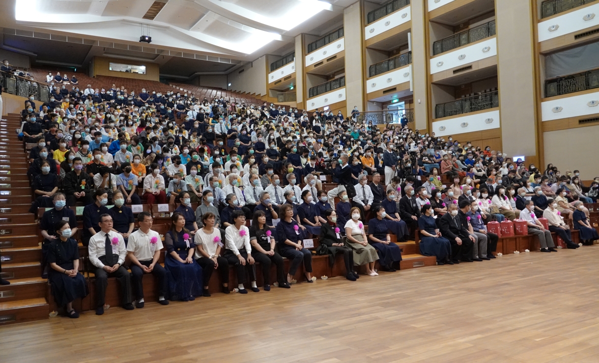 2024年慈濟新芽獎學金在各臺各社區道場舉辦頒獎典禮，慈濟板橋園區計有253位優秀學子獲得不同領域的肯定及接受祝福。