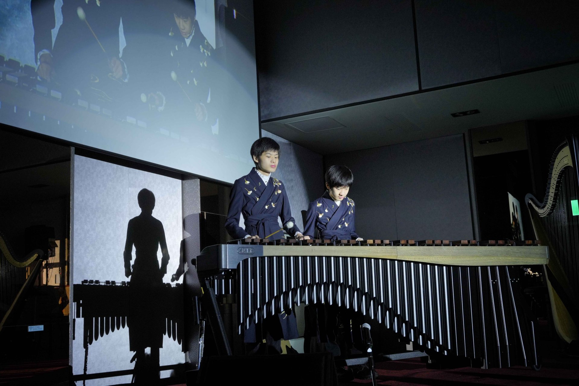 台灣音樂家施翬、施翯 音樂合奏。