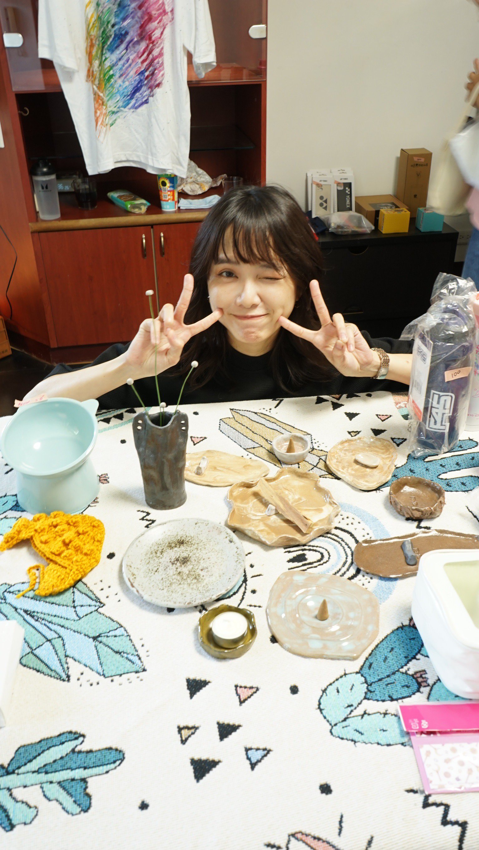 大愛劇《我們六個》演員方語昕手作陶藝品義賣，現場銷售一空