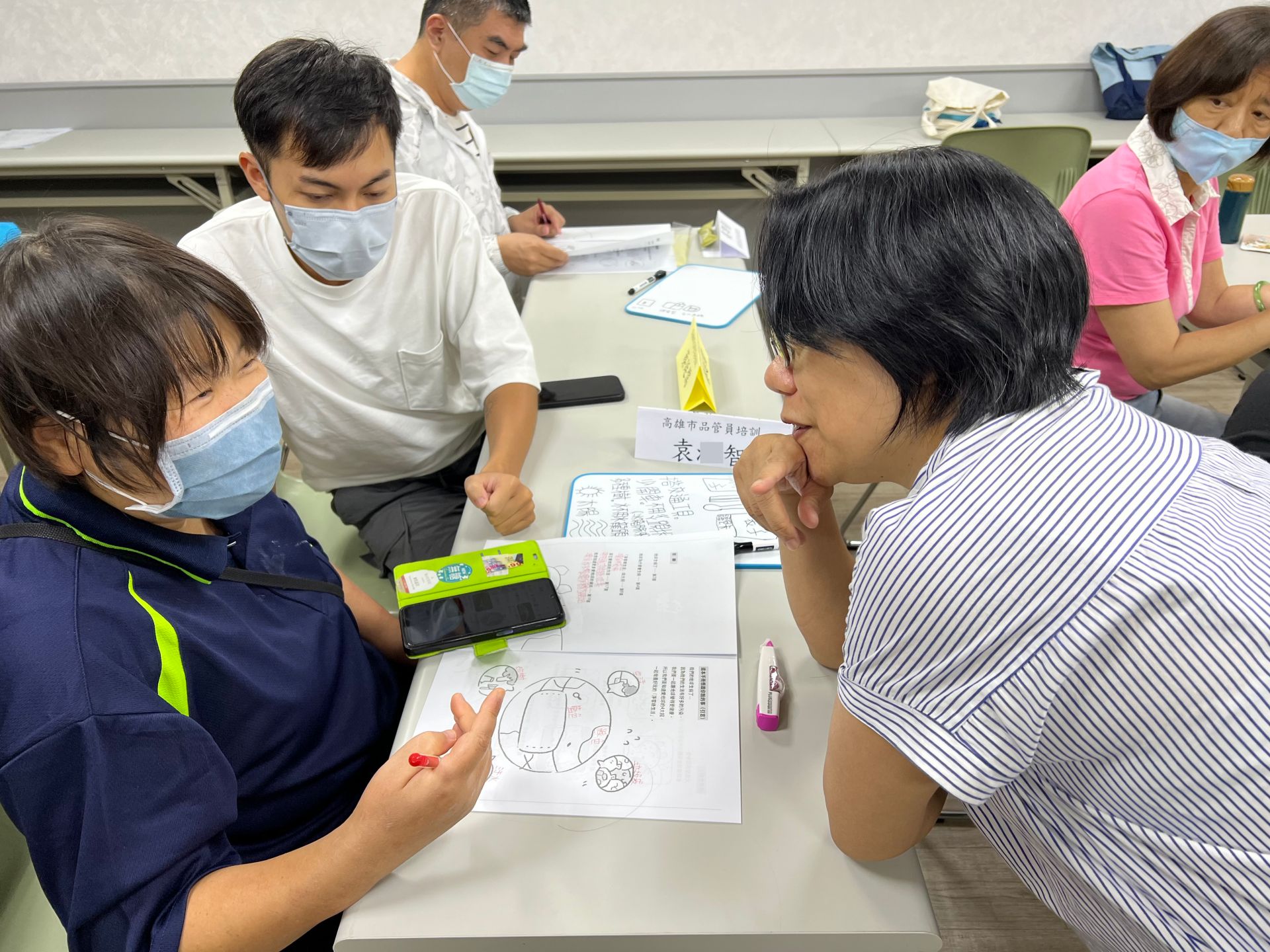 課程中講師會不斷與學員溝通識讀技巧並引導學員表達他的理解和想法