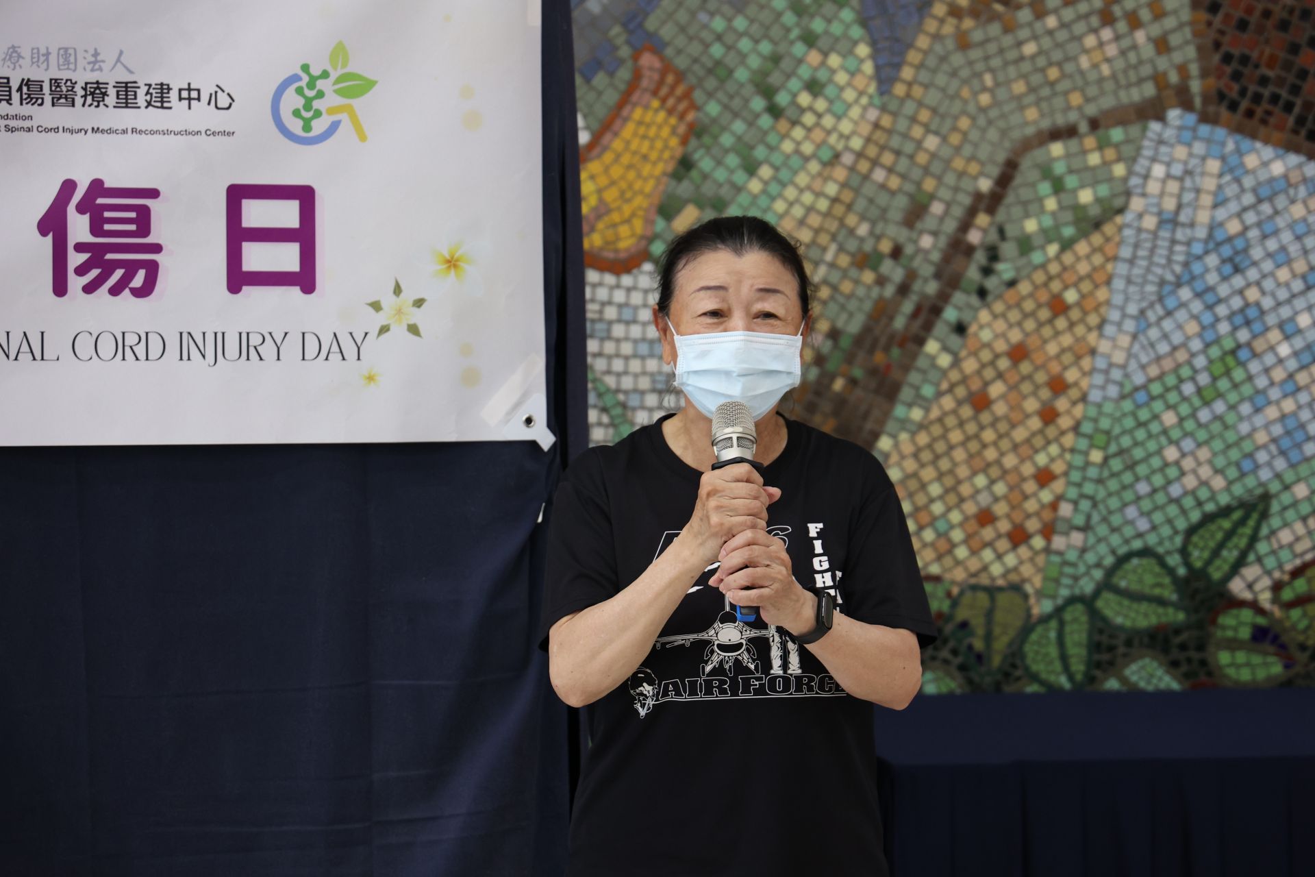 花蓮縣脊髓損傷福利協會常務監事黃桂英代表傷友感恩醫療照護團隊。