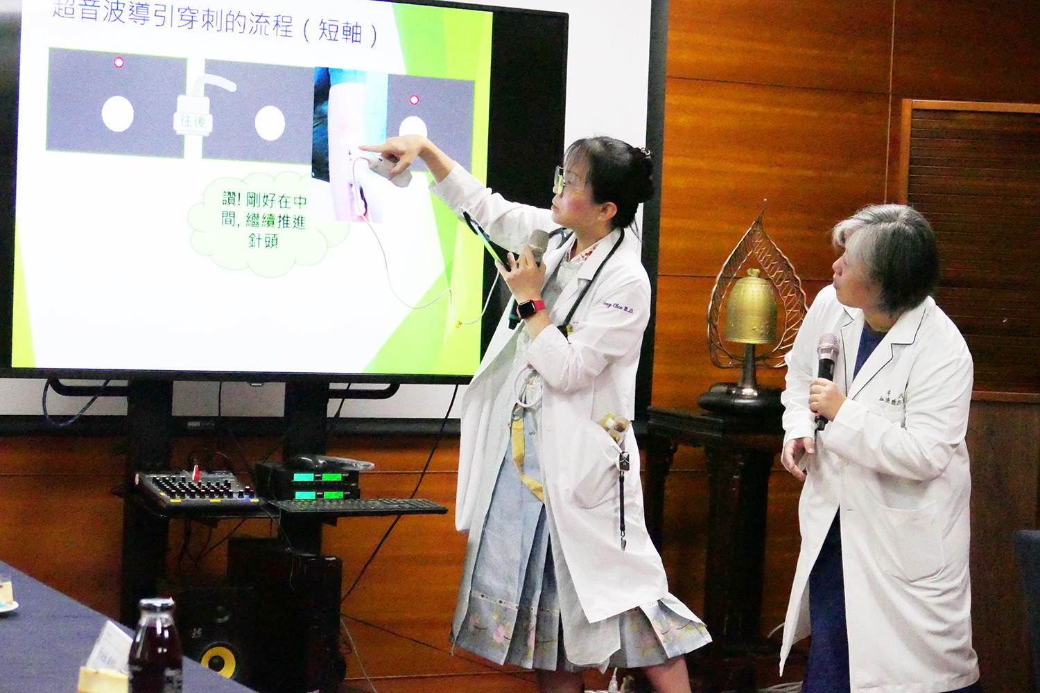 日本東京木村病院血液淨化室陳莉薇主任，分享使用超音波輔助扎針技術。