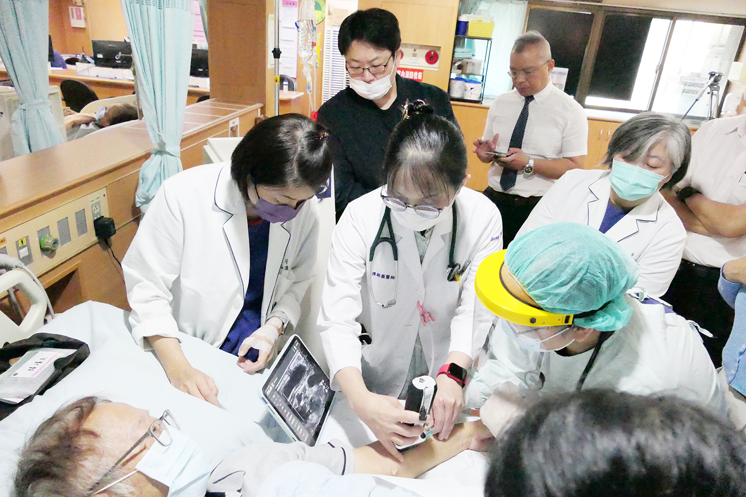 腎友張清文感恩護理師認真學習新技術，嘉惠病友。