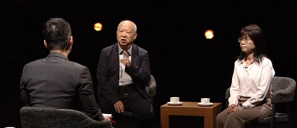 曹汶龍醫師(左)、花蓮縣失智症協會理事長曾敬惠，參加《你好，我是誰2》映後特輯。