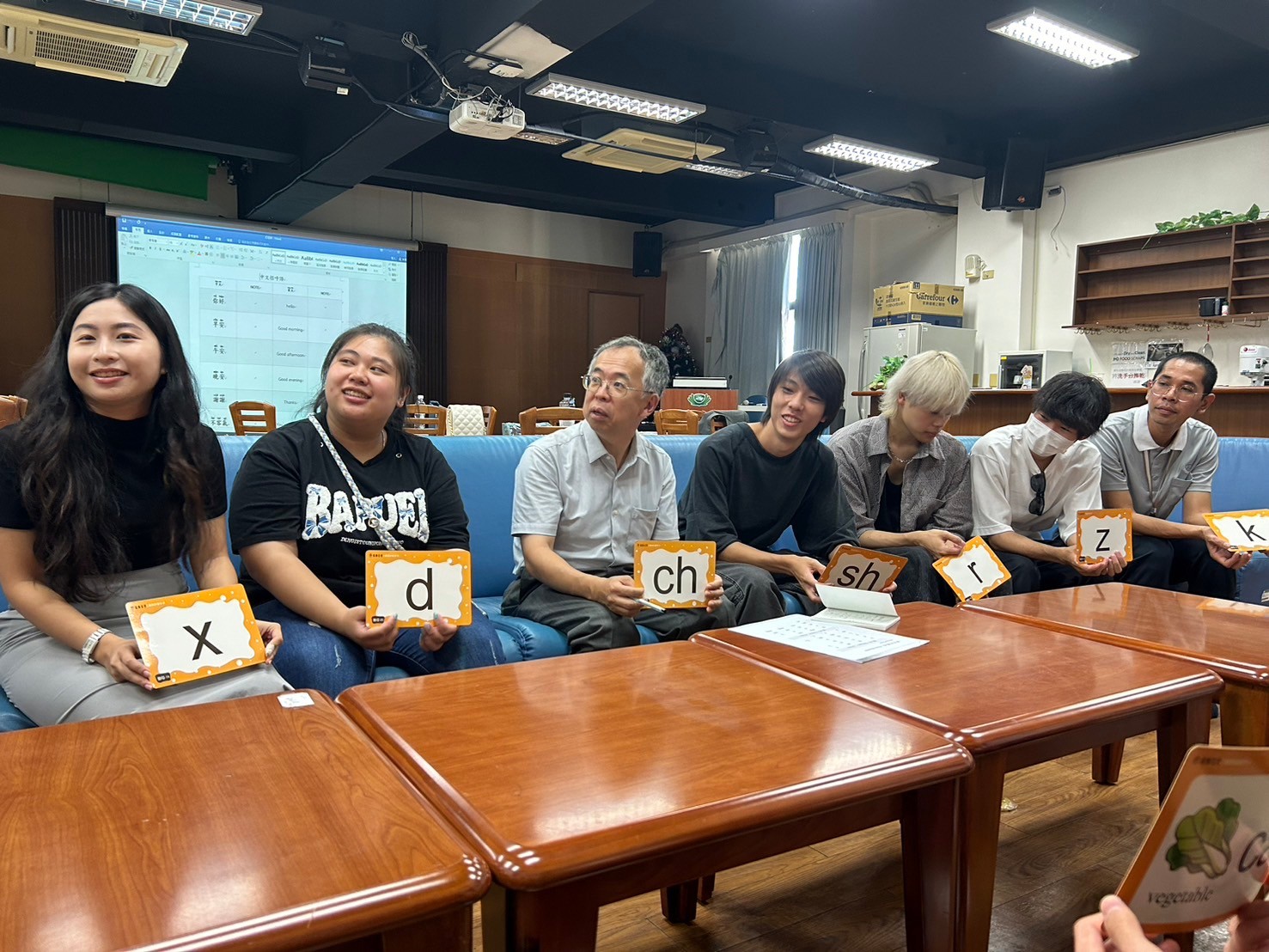 日籍學生來台不只上管理相關課程，還加碼學習中文溝通、中醫按摩、茶道體驗等。