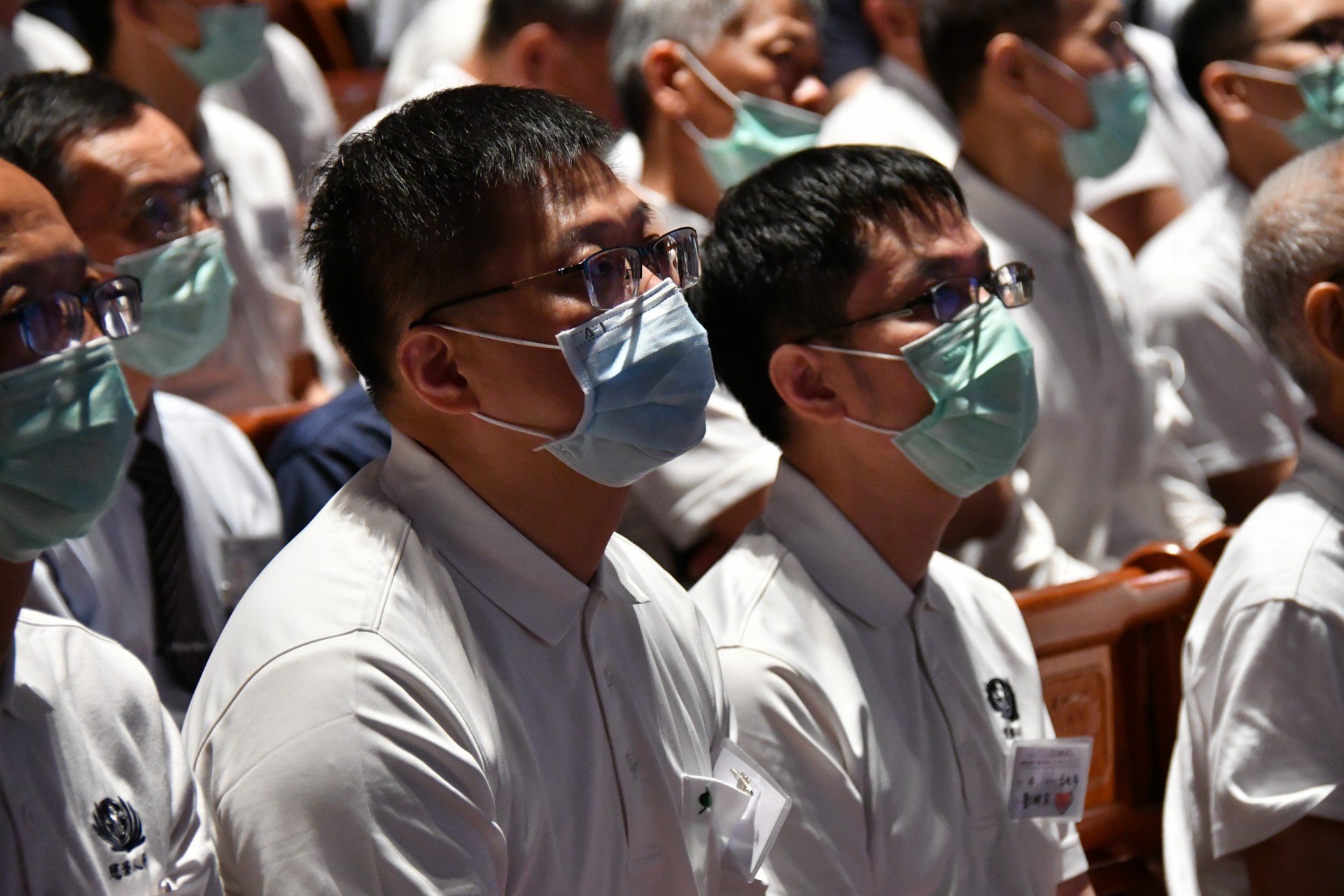 中醫師劉明宗（右一）非常喜歡施振榮「創造社會利益」的論點。
