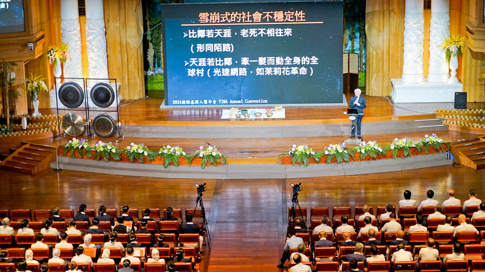 王本榮執行長表示，利用AI擴充能力，增強人類福祉，是醫療人員的使命。
