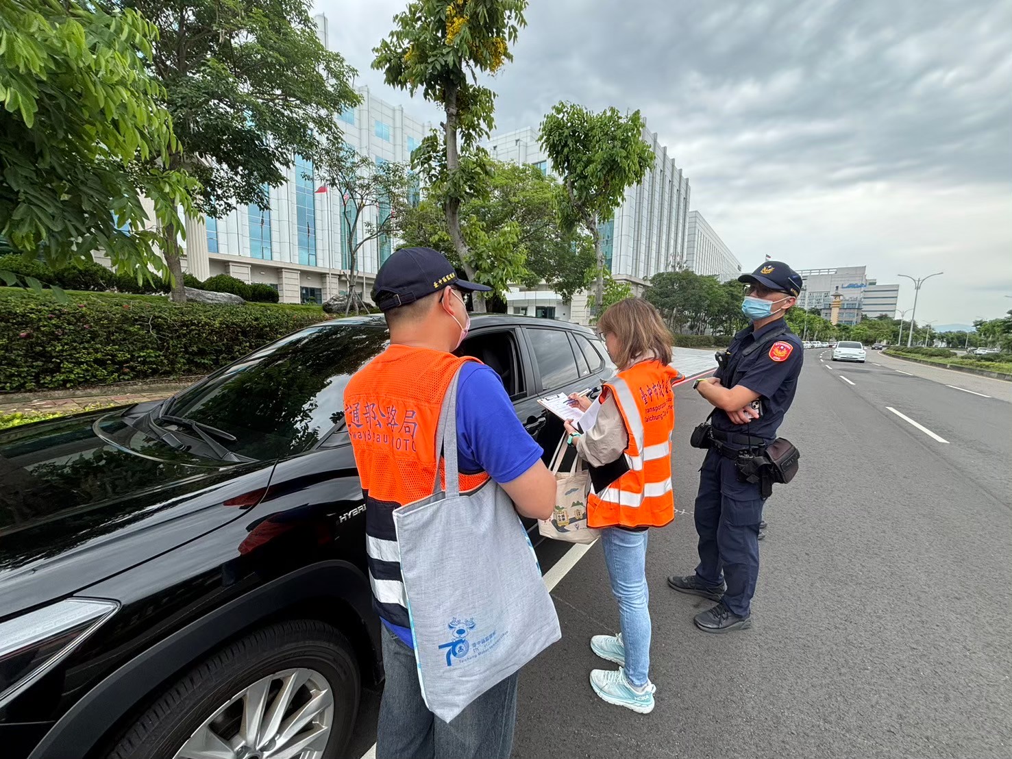 德國搜救隊參訪臺中市災害應變中心及救災救護指揮中心