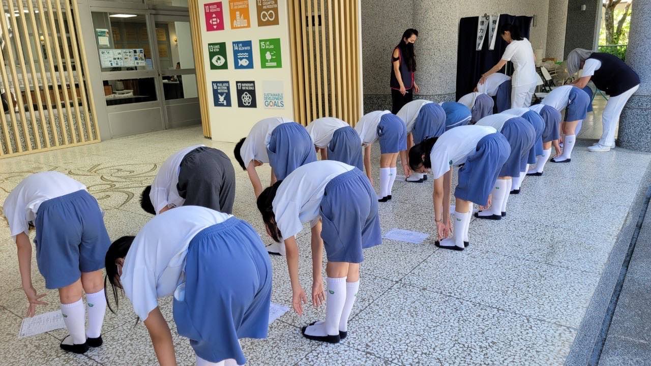 進行脊柱及四肢檢查，可以及早發現脊柱側彎、青蛙肢及其他異常