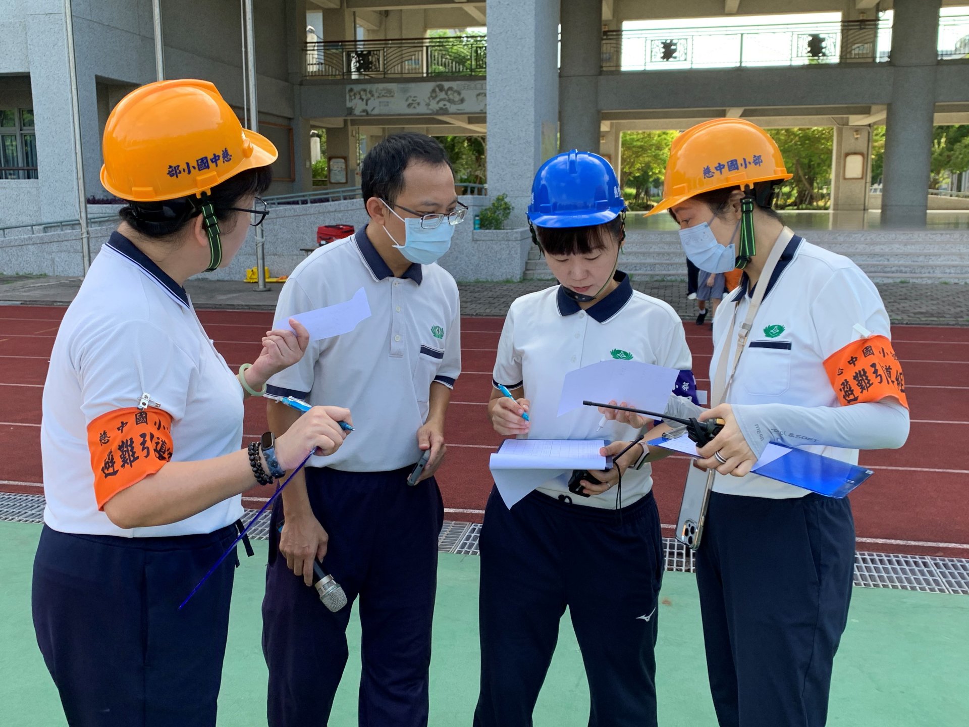 全校六百餘名師生在短時間內完成避難、疏散及救護，展現出校園內有序的應對能力。