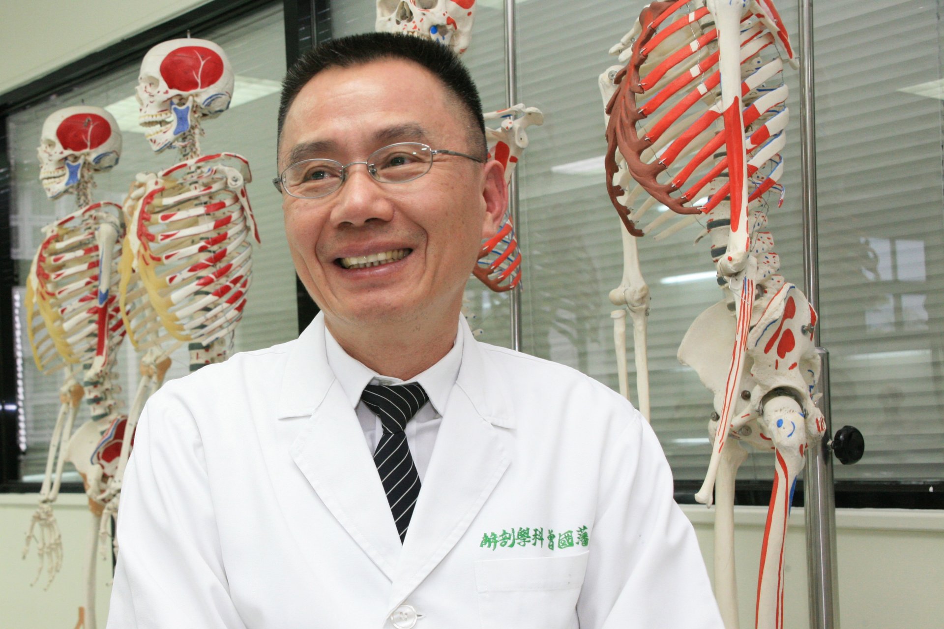 慈濟大學醫學系解剖學科主任曾國藩教授，投身解剖教育36年，榮獲113年教育部師鐸獎