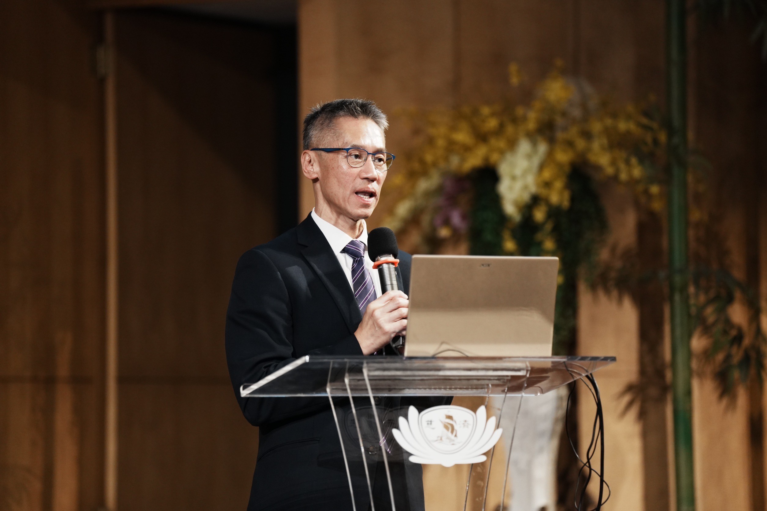 清華大學校長高為元指出，清華大學秉持「行勝於言」的精神，積極推動永續發展。