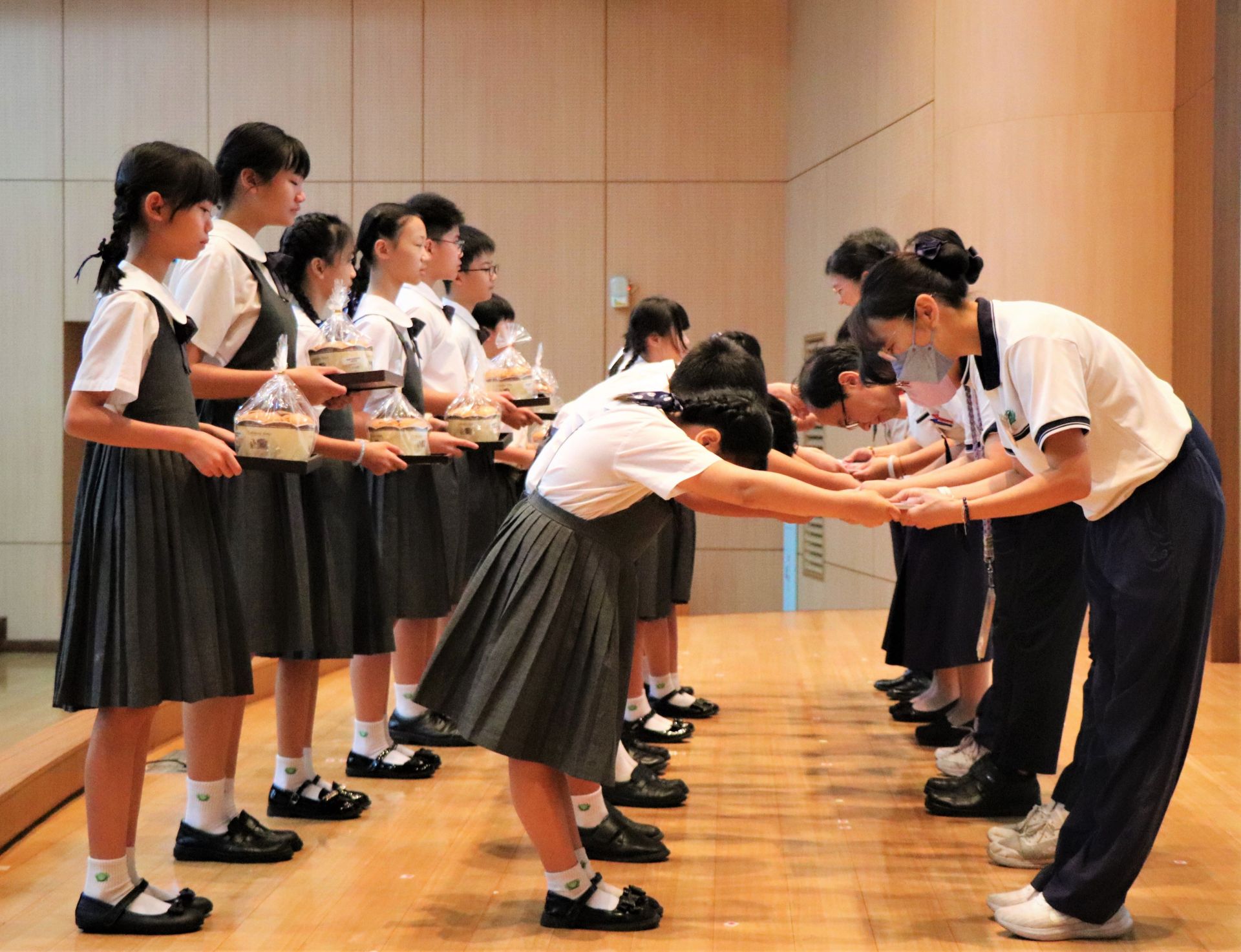 藉此活動，讓每位學生學會尊師重道、感恩與分享。