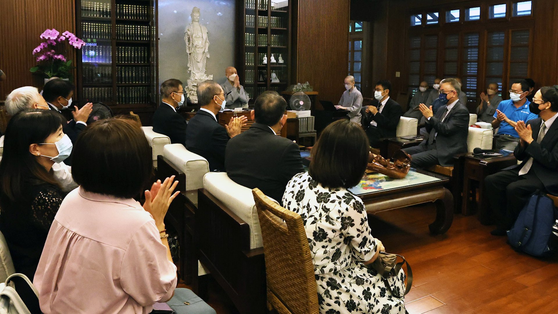 中央大學致贈編號555802 證嚴上人小行星 ( Chengyen)，期望這份精神能夠繼續影響世人。