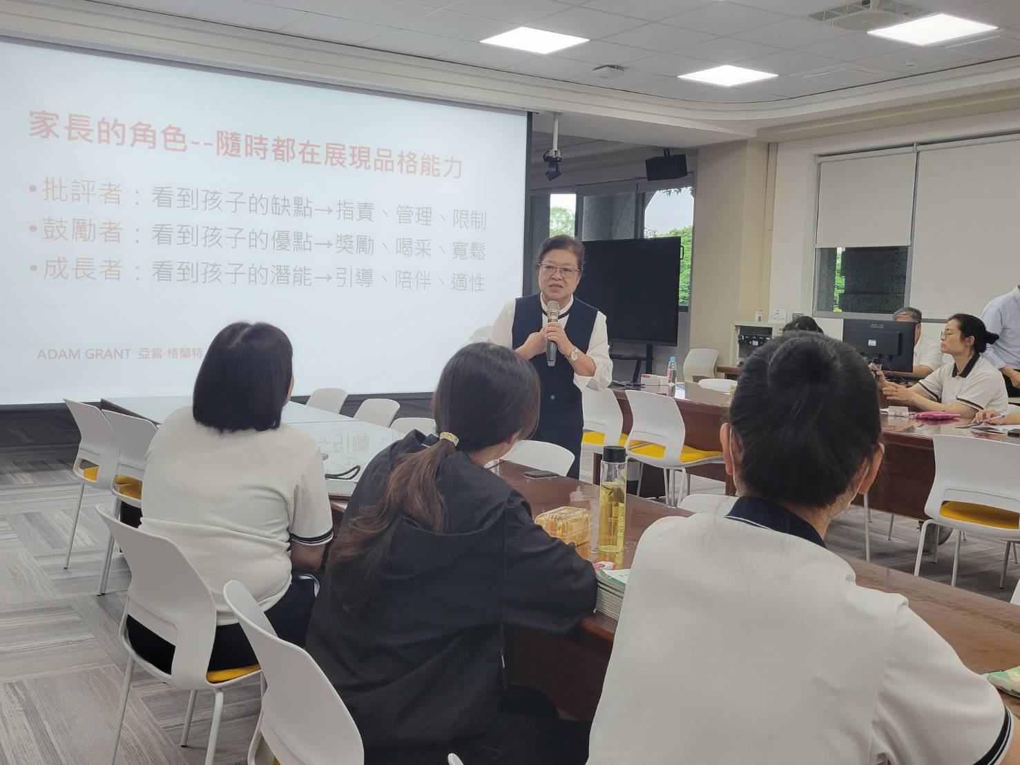 慈大附中校長李玲惠強調情緒教育的重要性