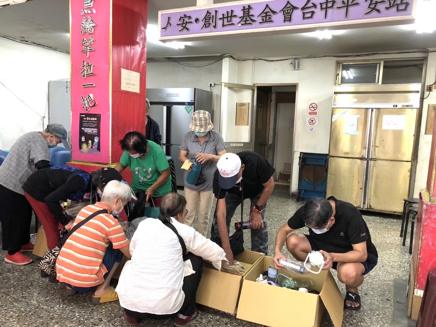 人安基金會將中捷捐贈物品送給有需要的民眾