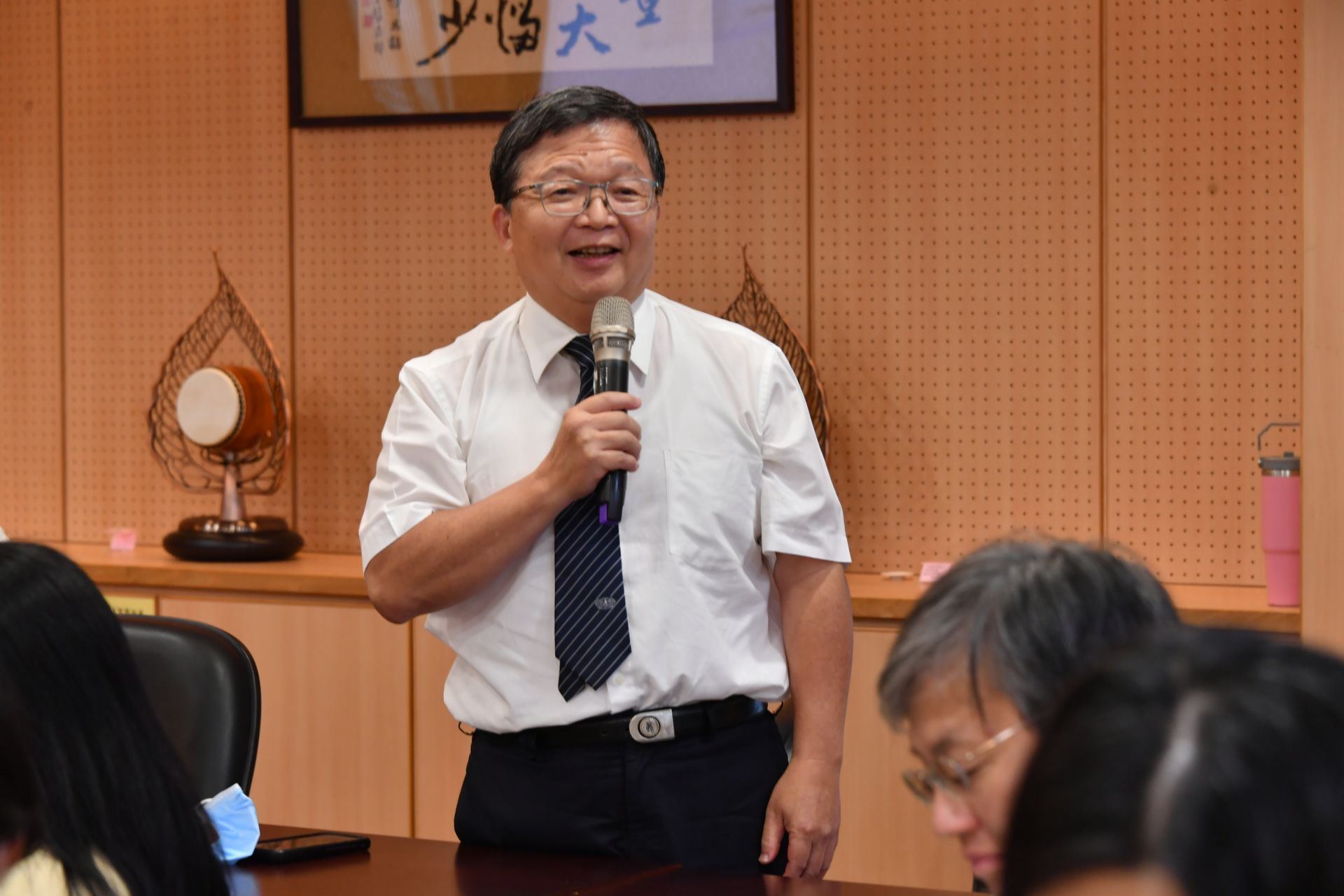 在工作坊最後的「ERAS專案給付關節置換術式共識」，花蓮慈院名譽院長陳英和也熱情分享骨科部團隊的經驗。