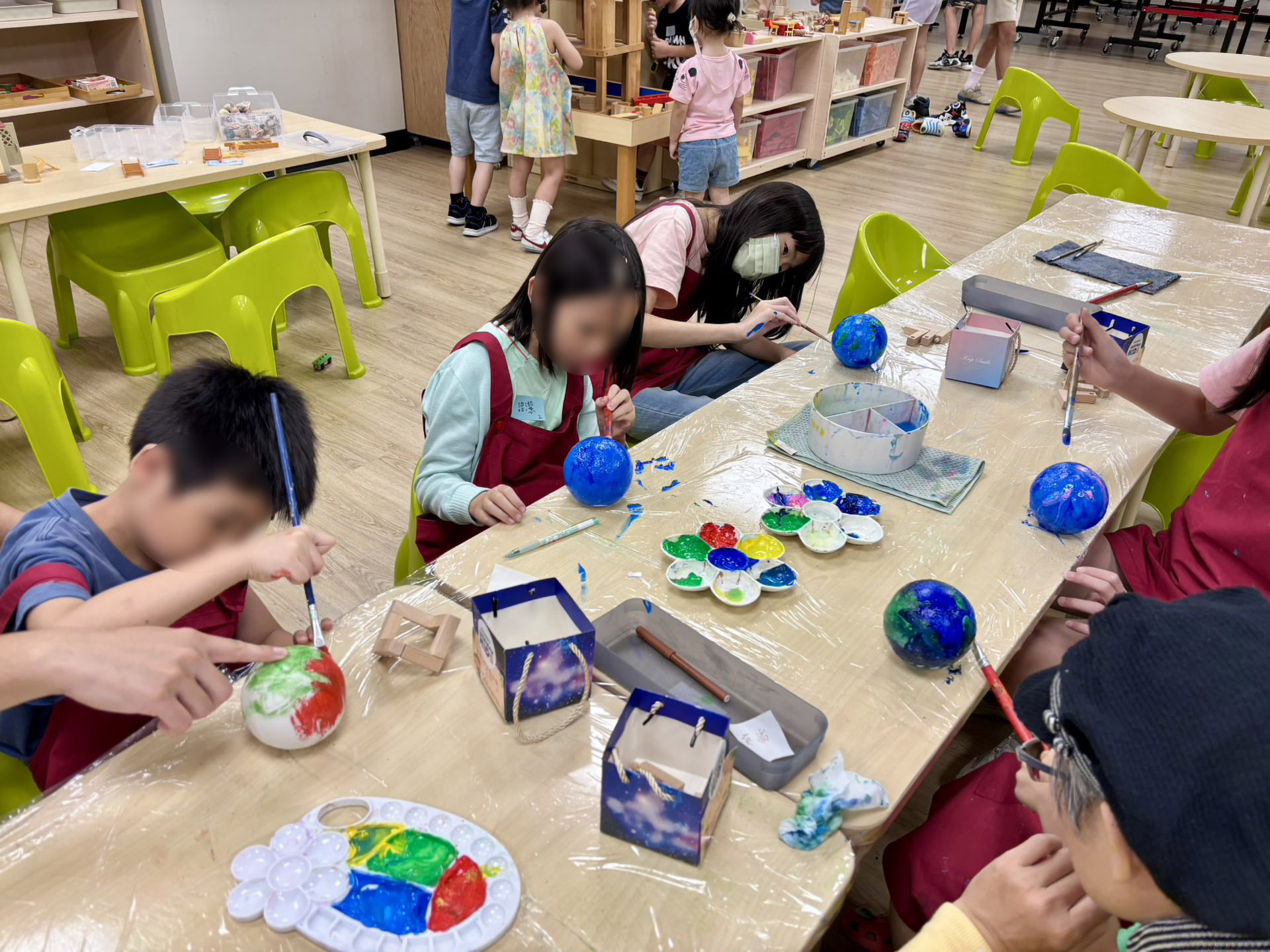 SHEKINAH KIDS孩子親手創作父親節禮物，向爸爸表達愛。 