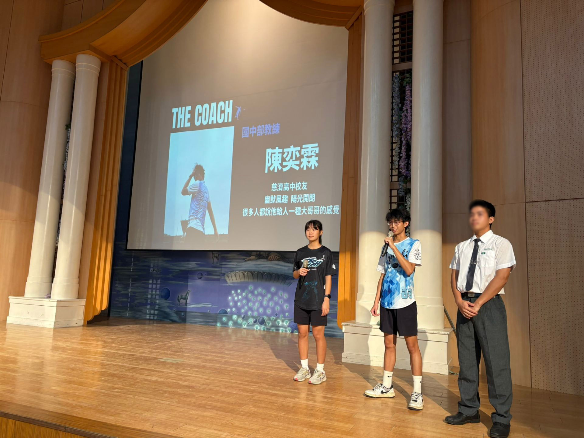 飛盤校隊學長學姊們熱情招募新隊員，歡迎大家一同加入！