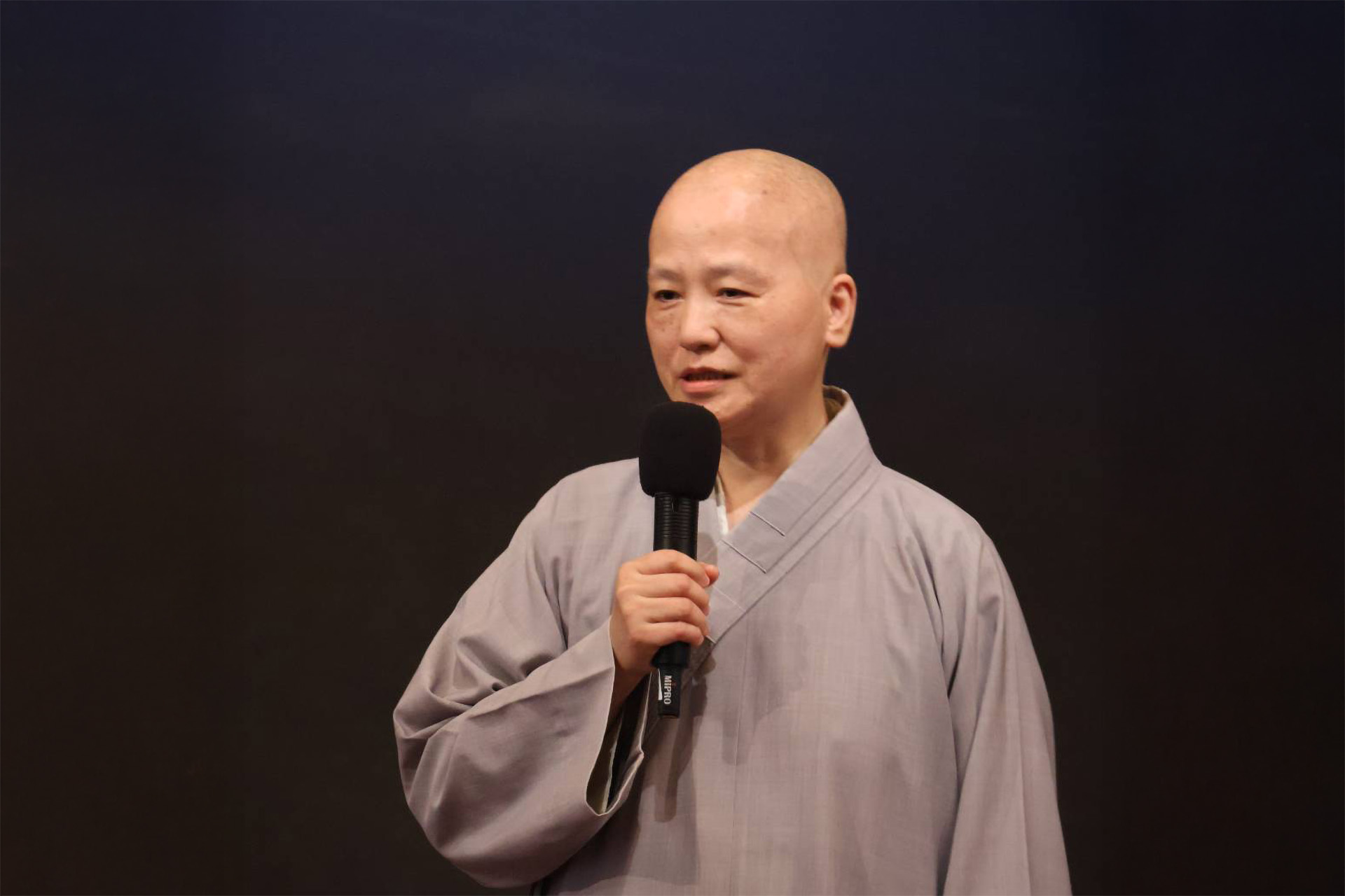 德凡師父祝福並感恩兩位校長以大願大力為教育志業全心奉獻，為教育志業開創歷史新局
