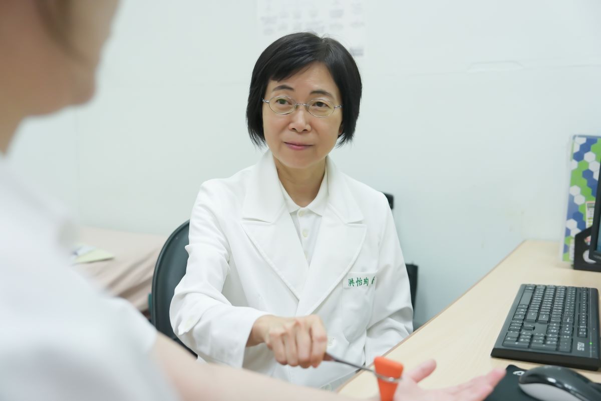 洪怡珣主任看診示意照。