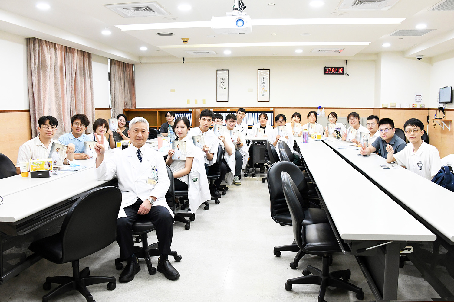 中西醫PGY跟專科住院醫師共25人參加。課程涵蓋醫療專業、安全管理、醫病溝通、人文精神，以及環保實作體驗，期許帶領年輕醫師踏出兼顧專業與地球永續的第一步。