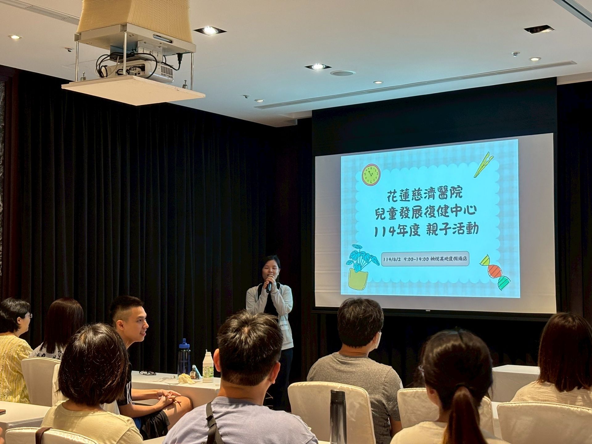 花蓮慈濟醫院復健醫學部兒童發展復健中心主任陳映竹醫師表示，特殊兒的早期療育需要早期發現及早期介入，團隊照護除了提供特殊兒各項專業治療之外，也希望家長經由交流，相互打氣。