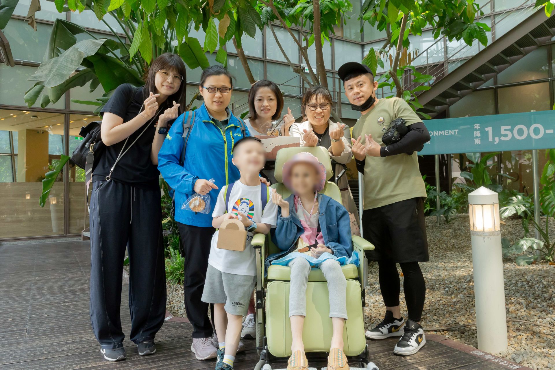伊甸為小綺的圓夢憩旅安排隨行攝影與影片紀錄，留下珍貴的畫面與美好回憶。