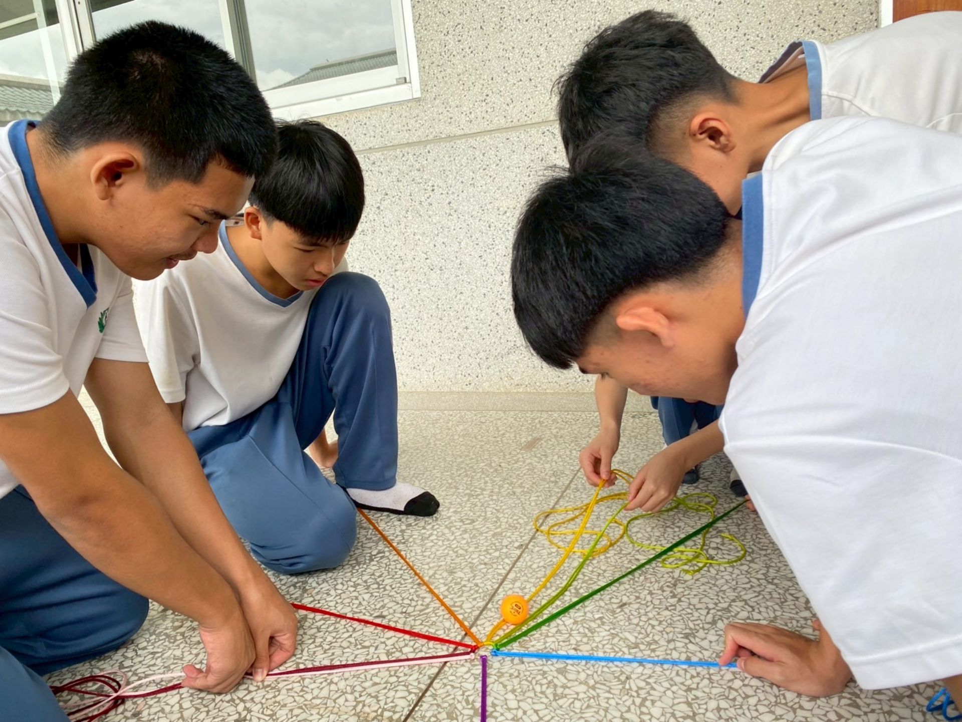學生透過體驗活動了解到合作的重要性
