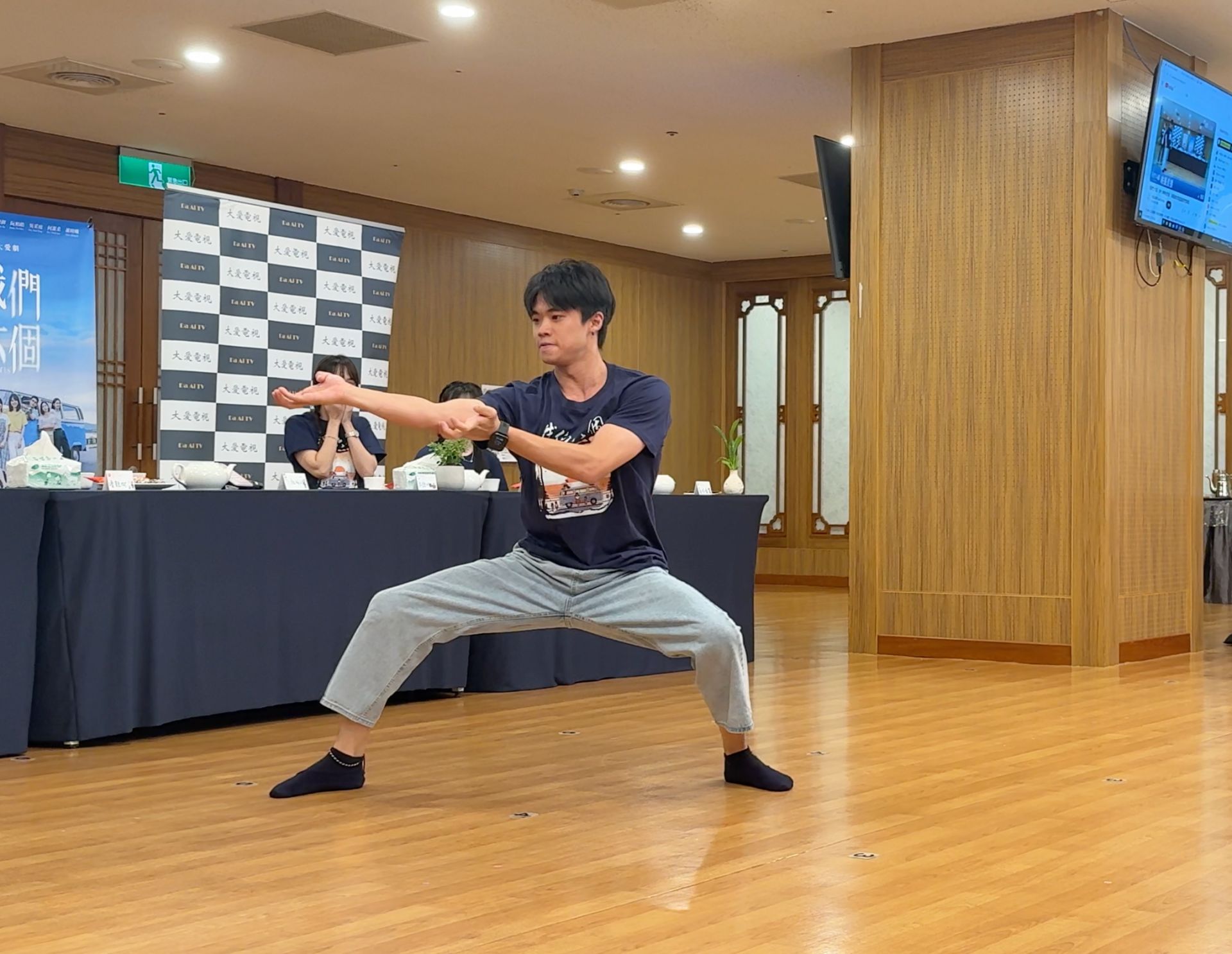 大愛劇《我們六個》潘親御映後直播表演武術
