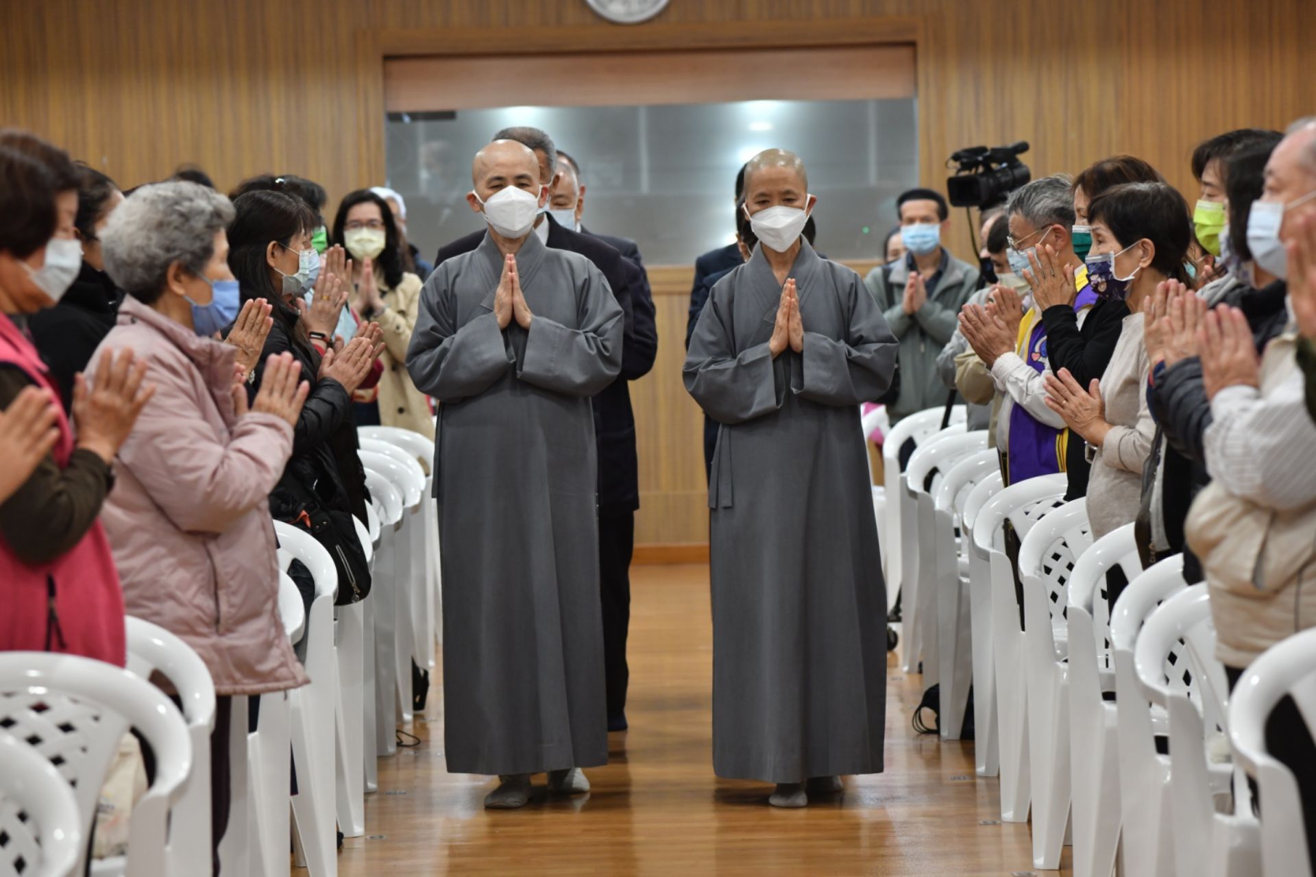 慈濟在災難人道救援、社區關懷照顧、教育推廣與心靈建設等面向皆展現高度行動力與組織力，持續以宗教信仰為基礎，實踐「慈悲喜捨」的精神，為社會注入穩定與希望。