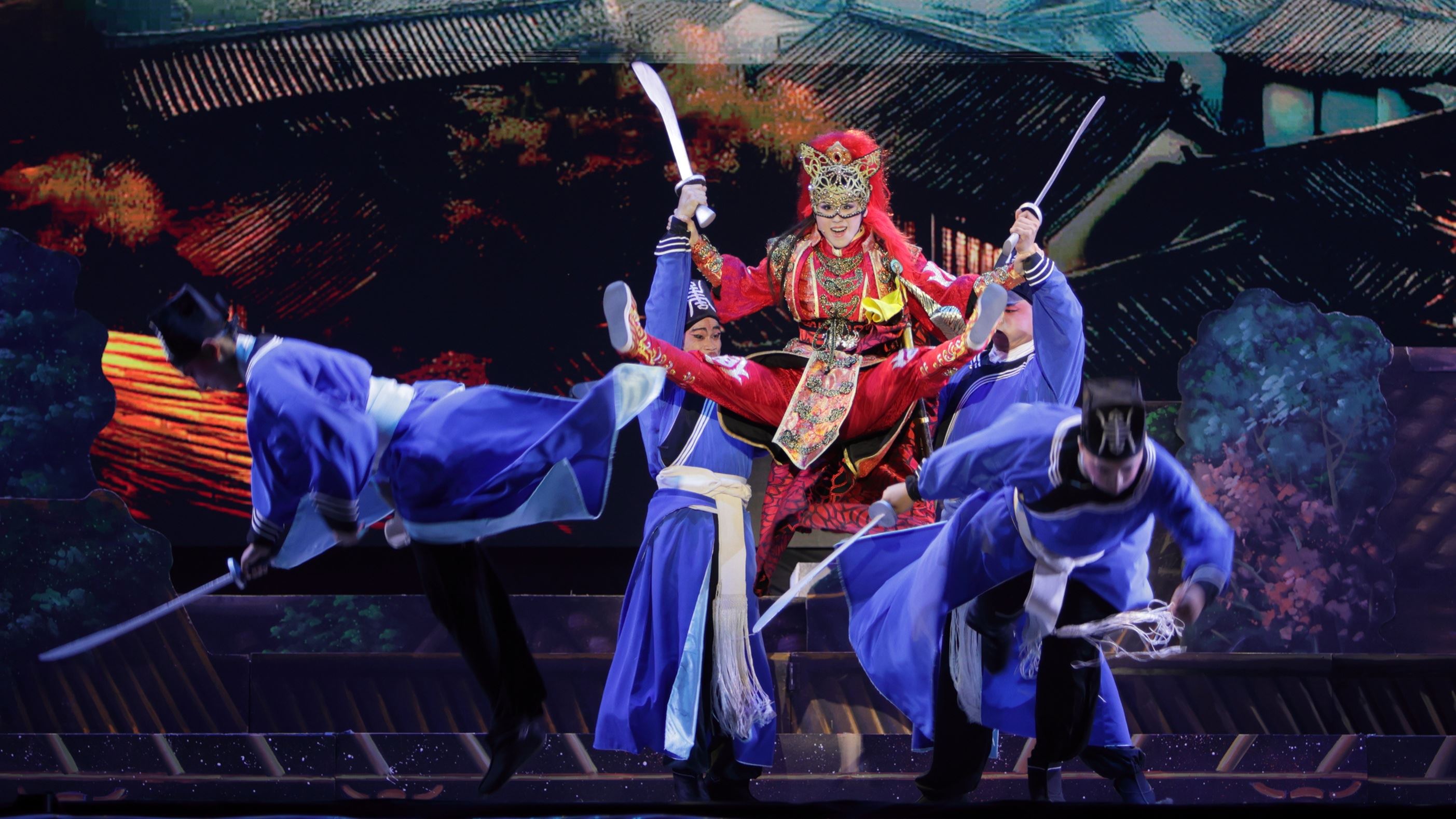 陳昭賢飾演的「貓神」帶來精彩武打場面，讓民眾掌聲連連、興奮不已。（明華園戲劇總團提供）