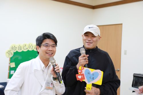 18歲確診骨肉瘤的癌友正宇，深情獻唱《專屬天使》，將歌聲送給一路守護的醫護團隊。