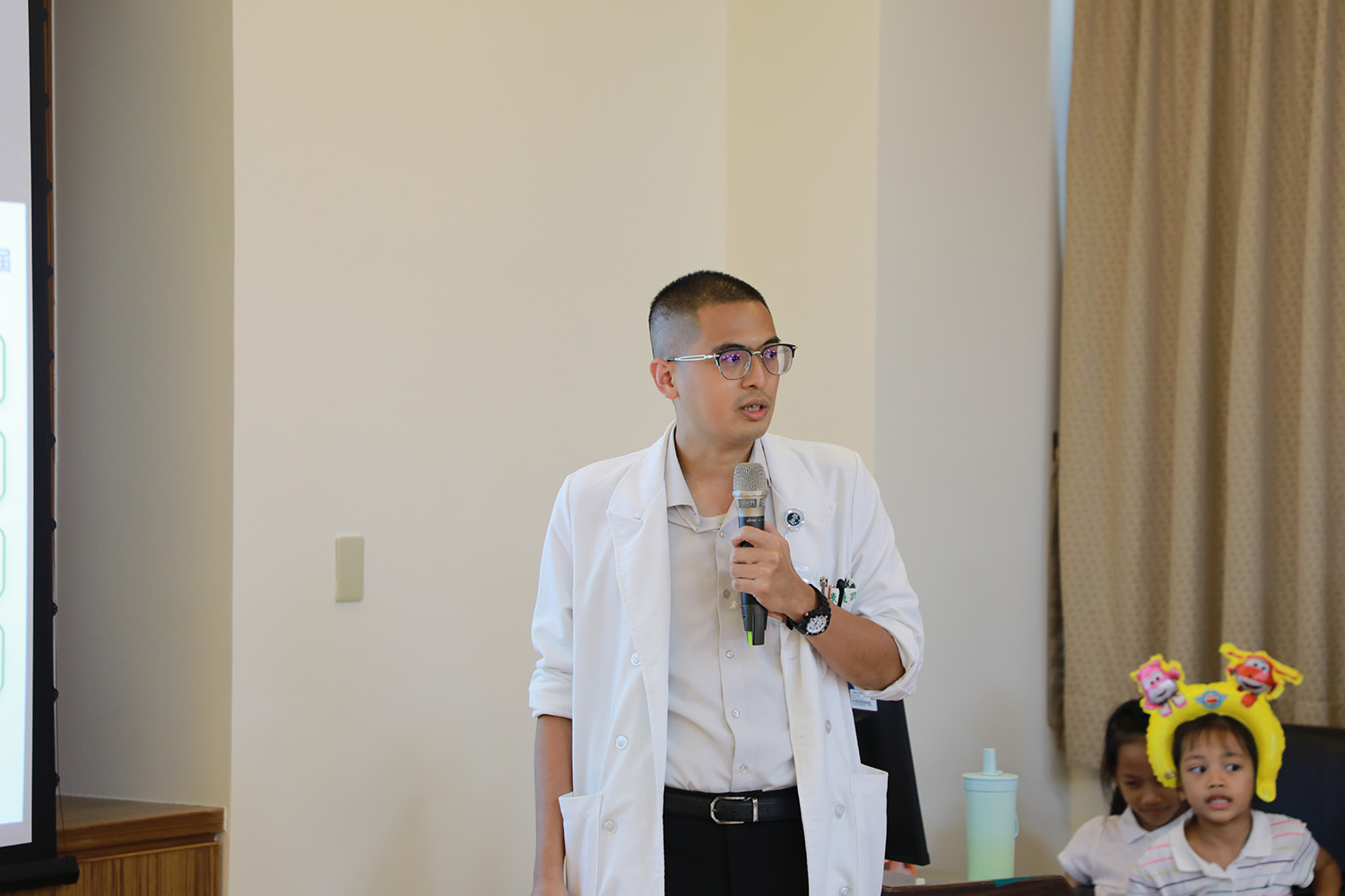 小兒內分泌科主治醫師陳毓劭分享癌症治療過程中常見的內分泌神經失調問題，協助家屬及早辨識異常。