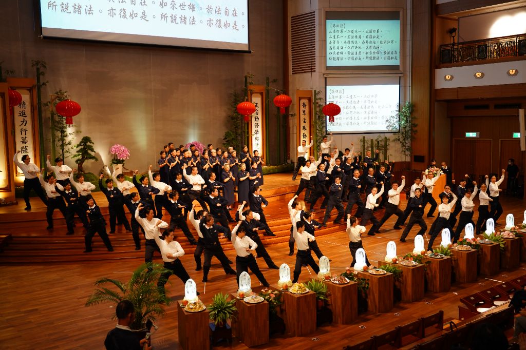 慈濟板橋園區七月吉祥月風災演繹慈濟志工克服困難，難行能行一次次在災區，完成就拔苦難眾生，讓生活回到正軌。