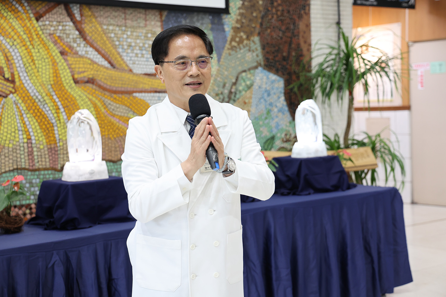 林欣榮院長感恩同仁過去一年在醫療、救災與教育上的投入，更感恩這一年的院務平安順遂，並祝福所有同仁與病患都能健康、安樂。(圖/江家瑜)