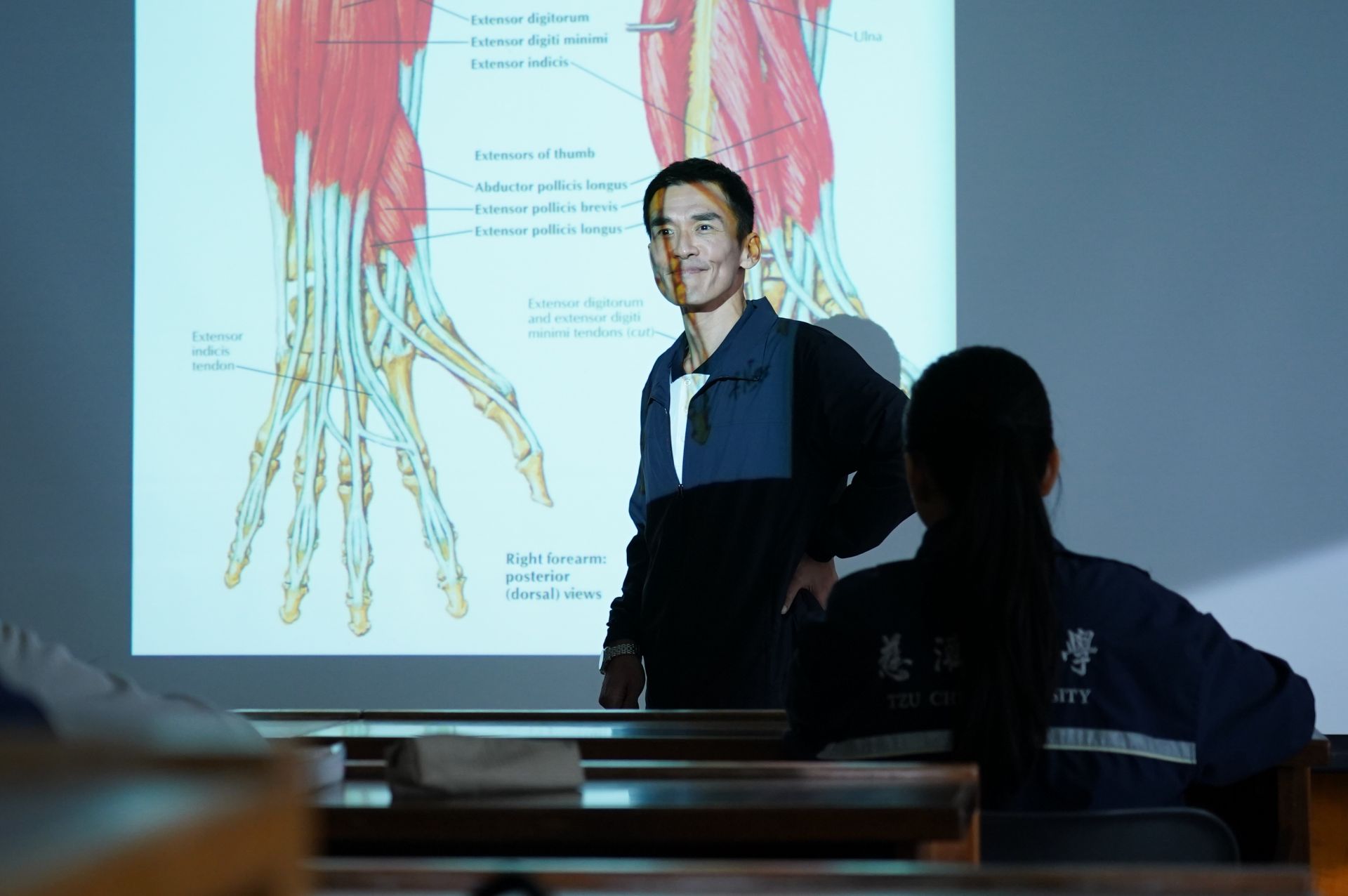 大愛劇《以身相許》楊一展飾演花蓮慈濟模擬醫學中心主任