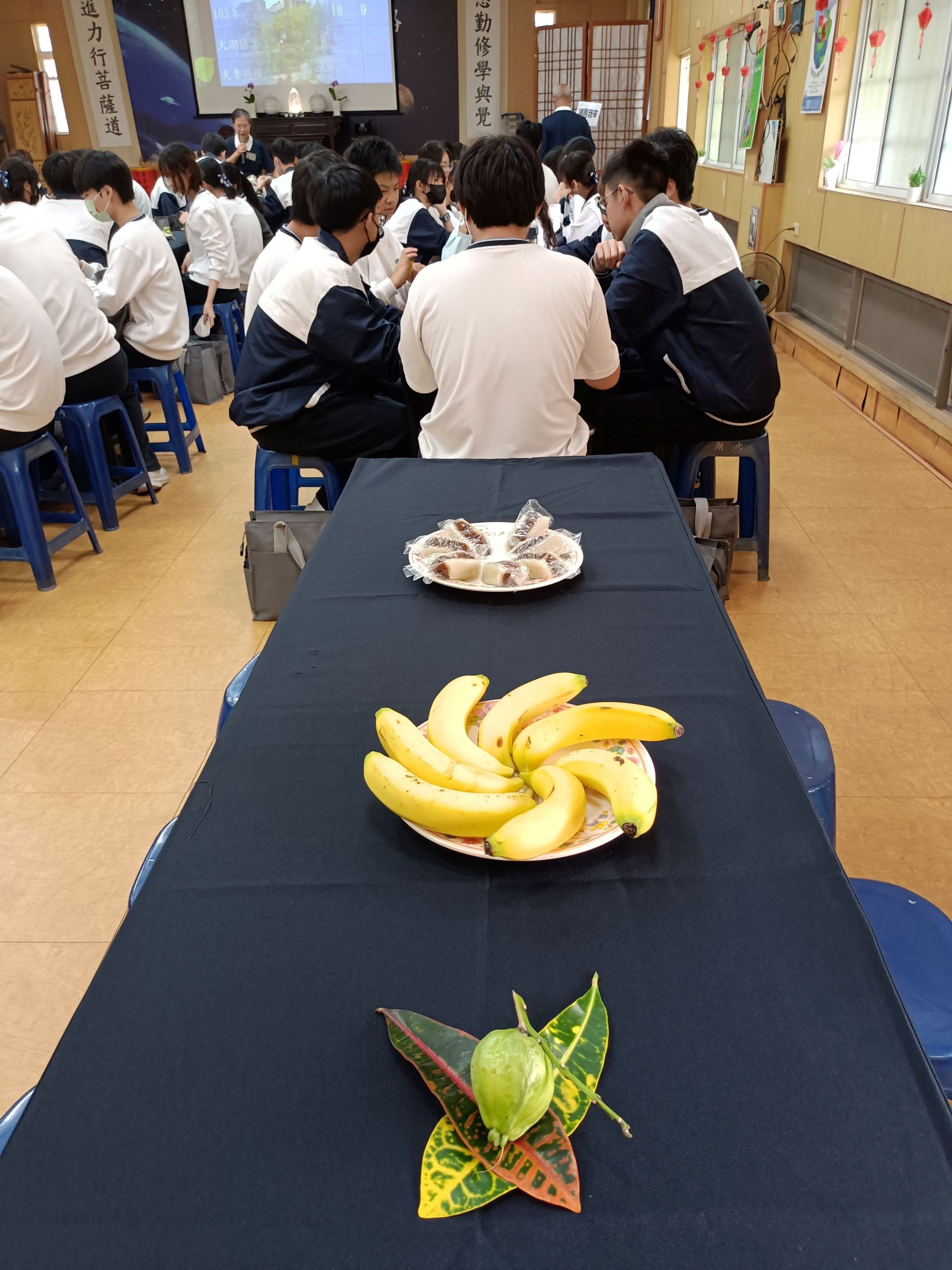 師姑、師伯以「回家」的心意款待學生，孩子們不僅收穫知識，更溫暖了身心。