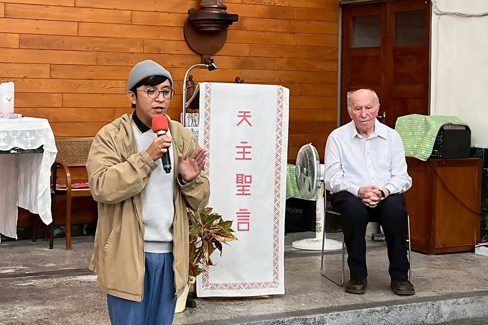 慈小四年級師生拜訪在台奉獻60年的傅若望神父