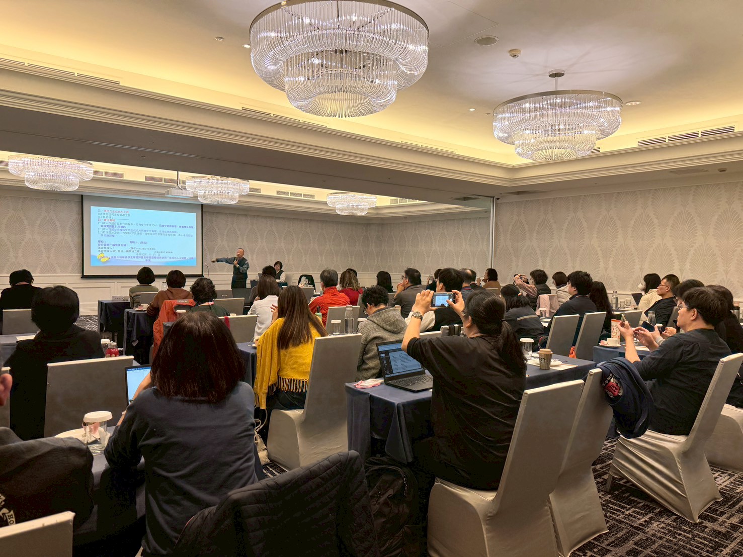 佛光大學李坤崇副校長解析教學實踐研究從設計到投稿的關鍵步驟