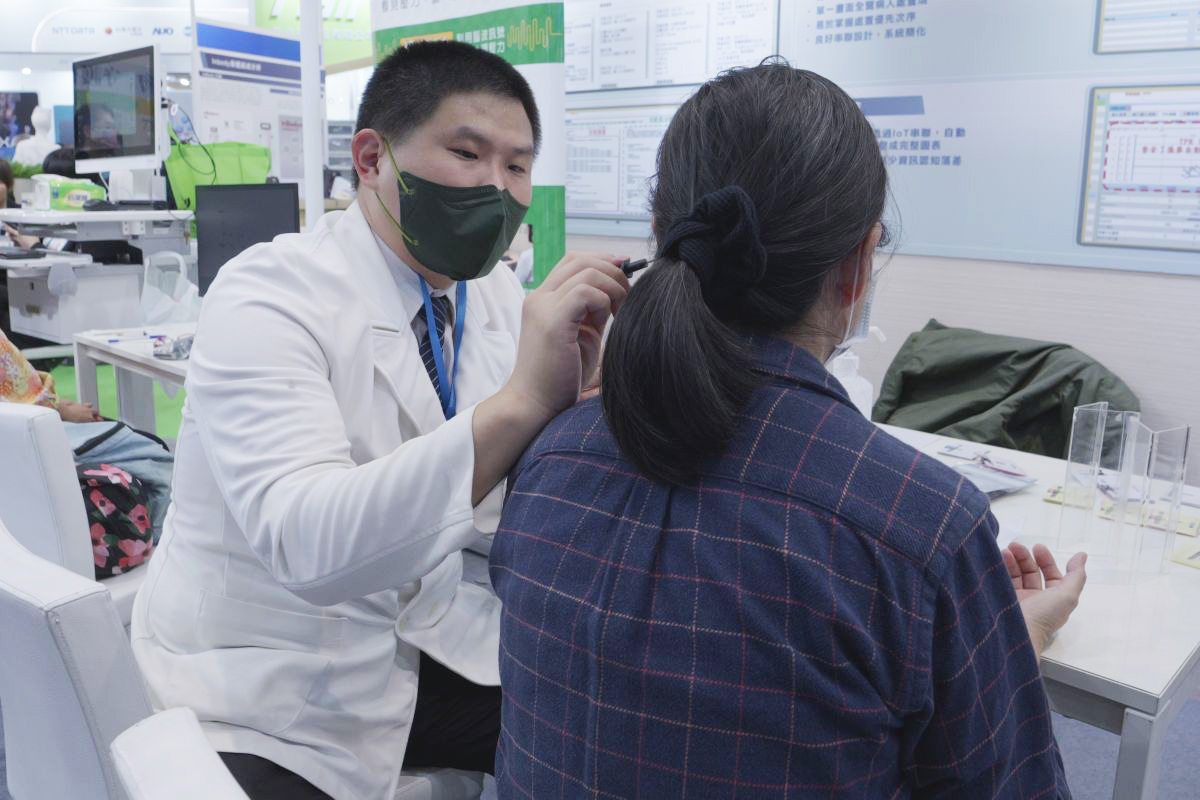北慈醫療科技展現場解惑 多項檢測助民眾看見自身健康