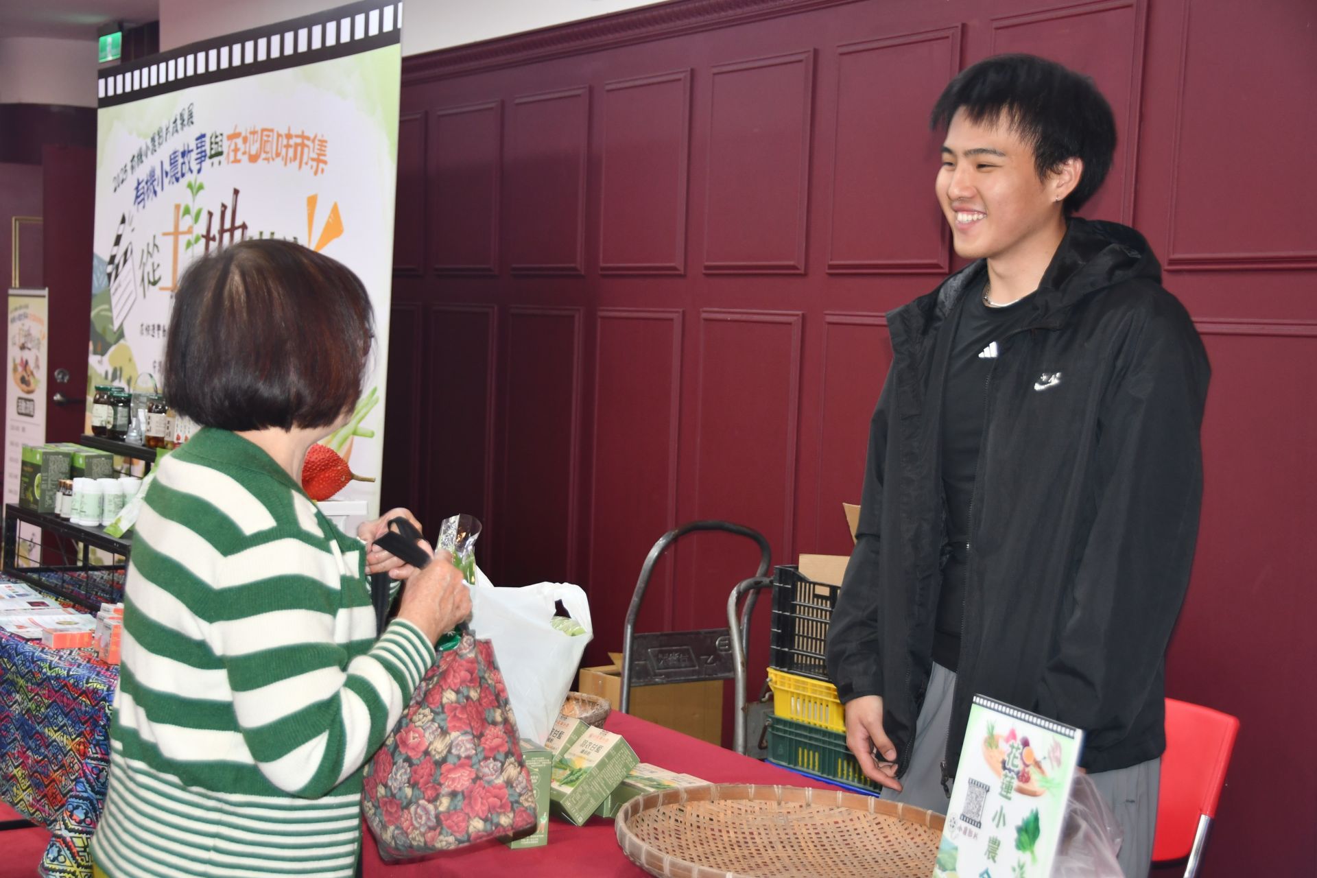 不到半小時，新鮮農產被搶購一空