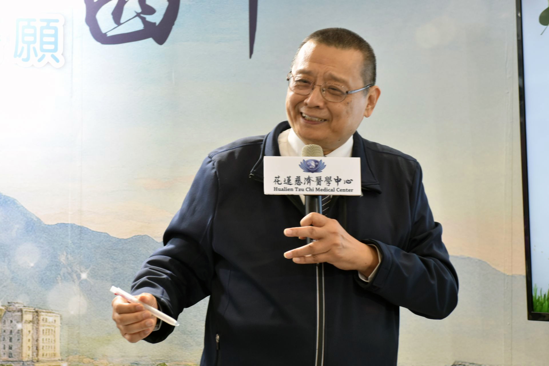 愛感恩科技公司總經理李鼎銘也以「救治生命，也可守護地球：醫療廢棄物的永續新生命」為題分享。讓更多人認識大愛感恩科技如何改變塑膠廢棄物，發揮再生資源的良能。