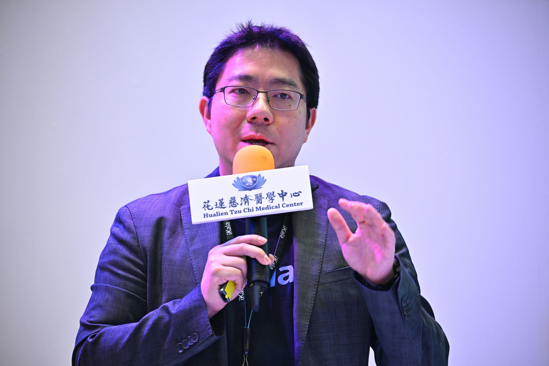 iKala董事長程世嘉說，台灣的醫護人員真的很辛苦，這是 iKala 能做出的一點小小貢獻，讓智慧醫療的成果能夠跨越地理限制，真正將高品質的醫療照護延伸至偏鄉，實踐科技共享。