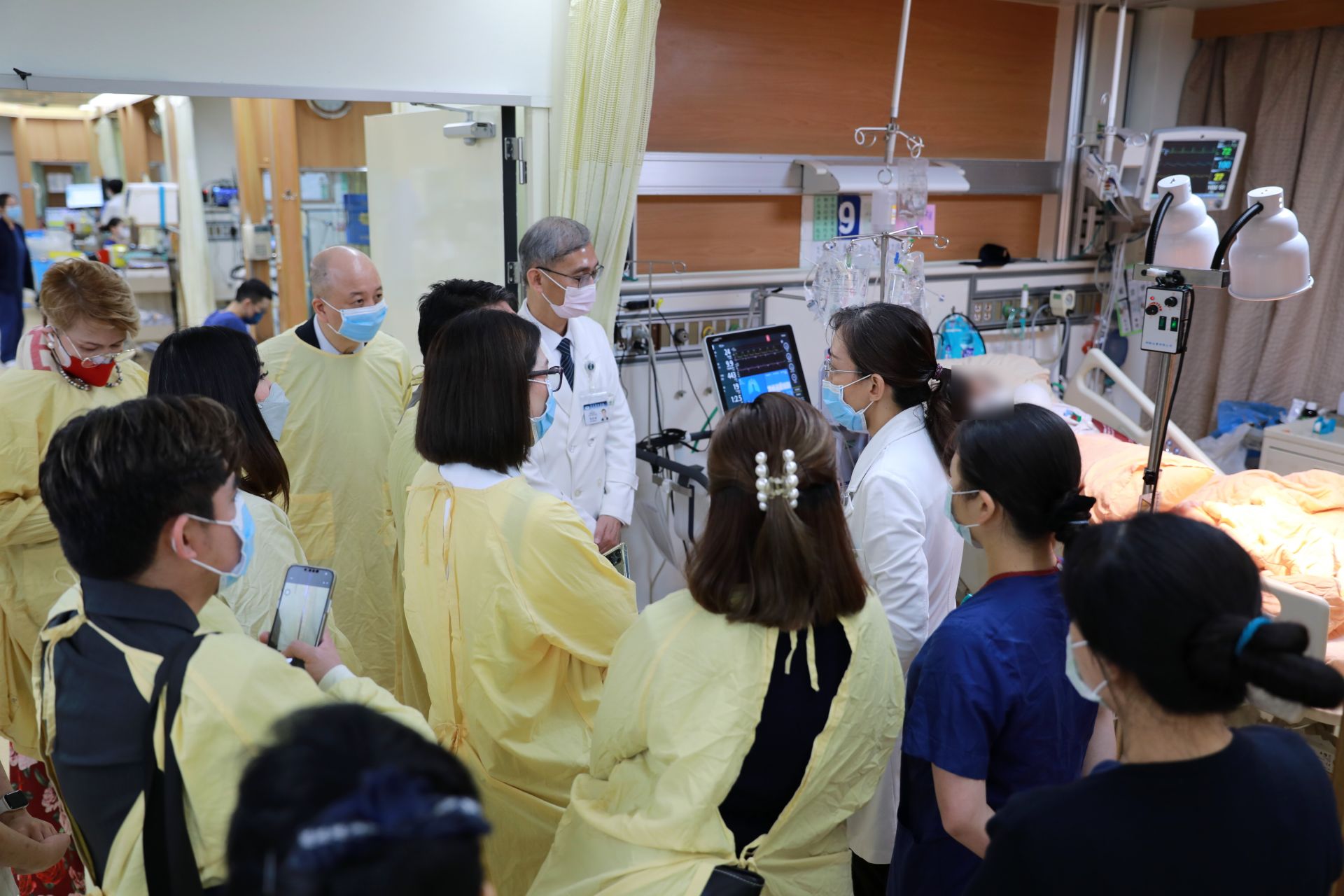 會後菲律賓團隊實地參訪四個單位，了解病房配置、醫療流程、人力運作及照護模式。菲律賓參訪團認為花蓮慈院實際增加資源、貼近病人需求的做法非常值得在他們院所借鏡，也對花蓮慈院在臨床路徑、流程優化及照護品質上的實務經驗留下深刻印象