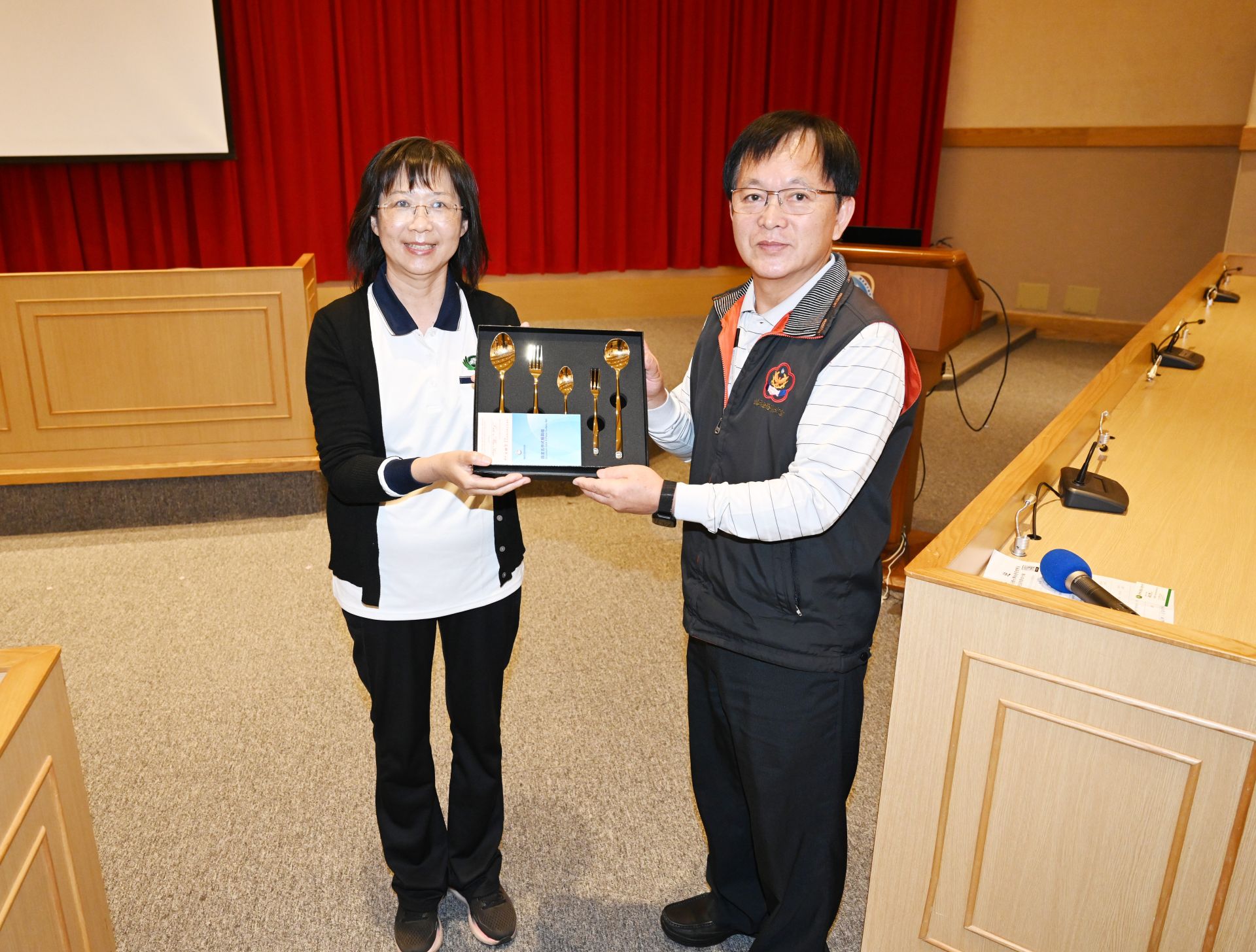 國原院致贈伴手禮