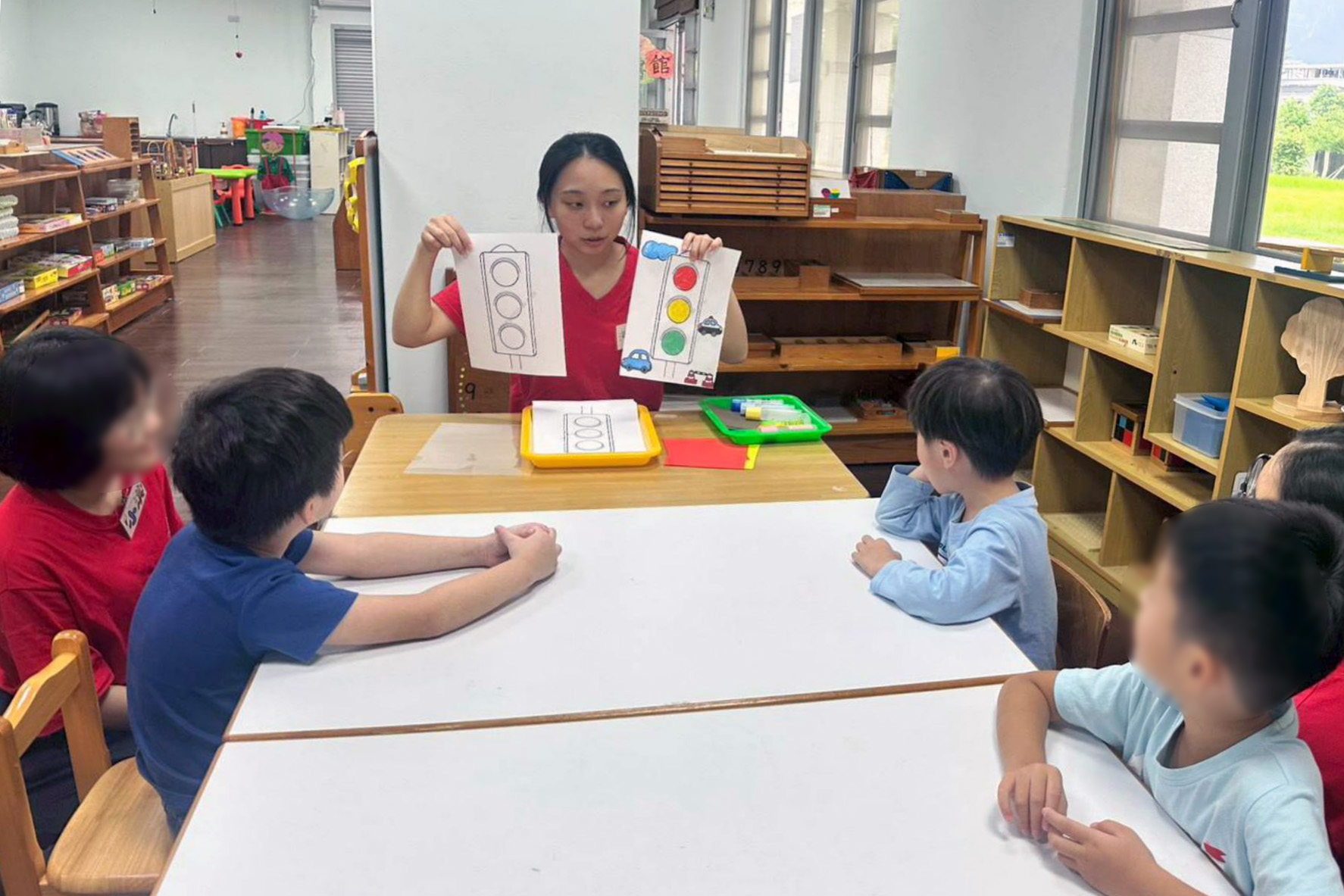 兒家系龔貞文同學參與兒家系特教志工隊,帶幼兒做交通安全相關的靜態活動