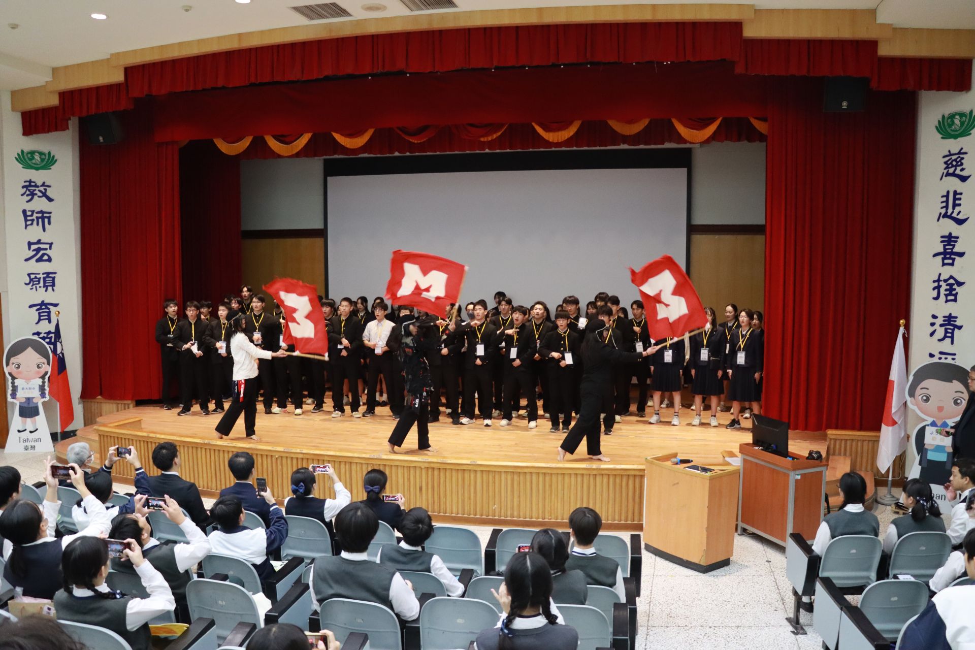 日本盛岡第一高校同學呈現充滿活力振奮人心的校歌